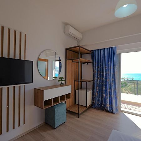 Hotel Holiday Саранде Екстериор снимка