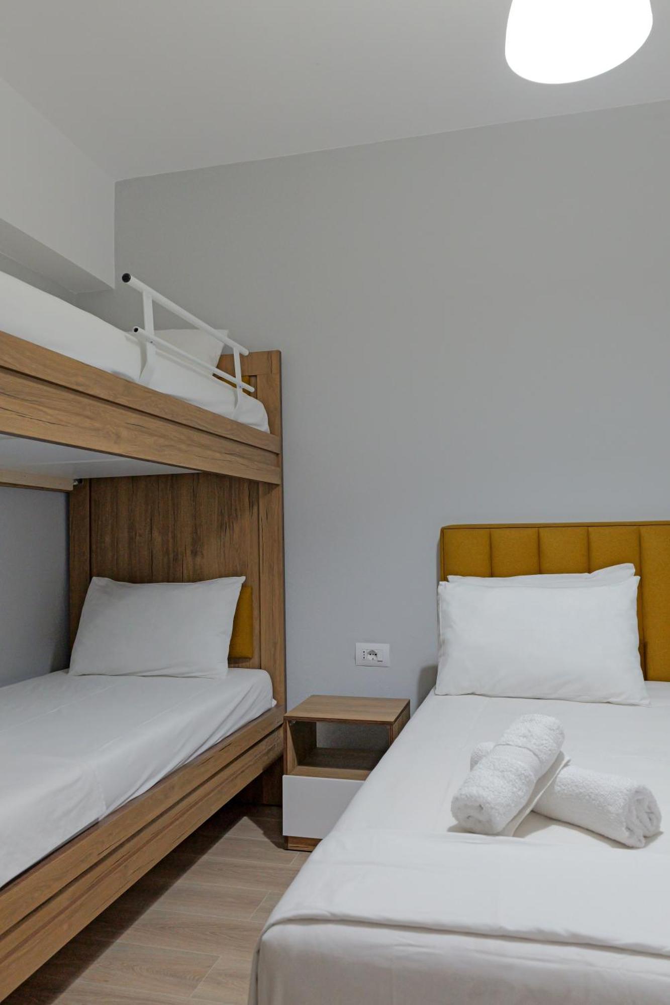 Hotel Holiday Саранде Екстериор снимка