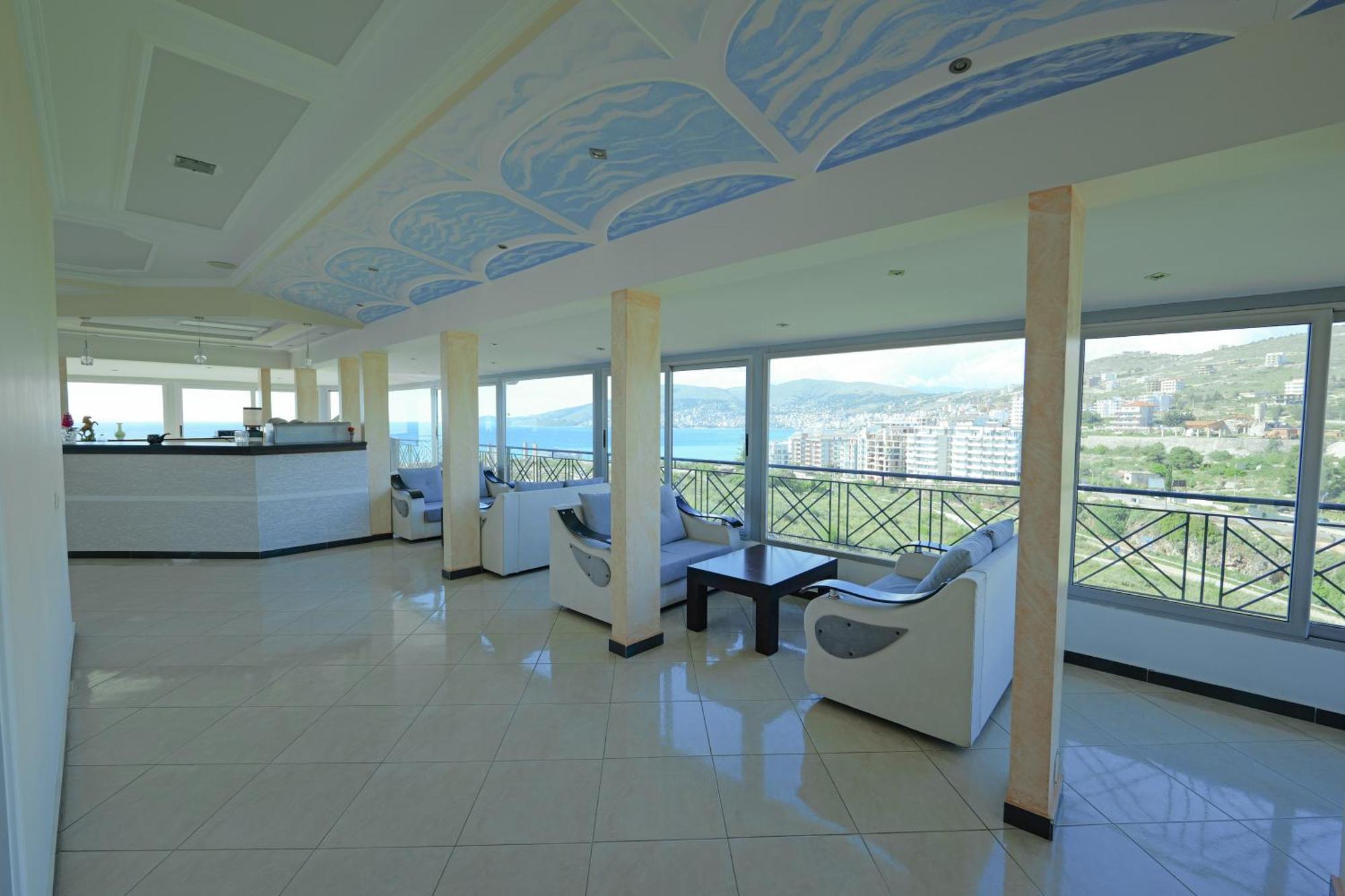 Hotel Holiday Саранде Екстериор снимка
