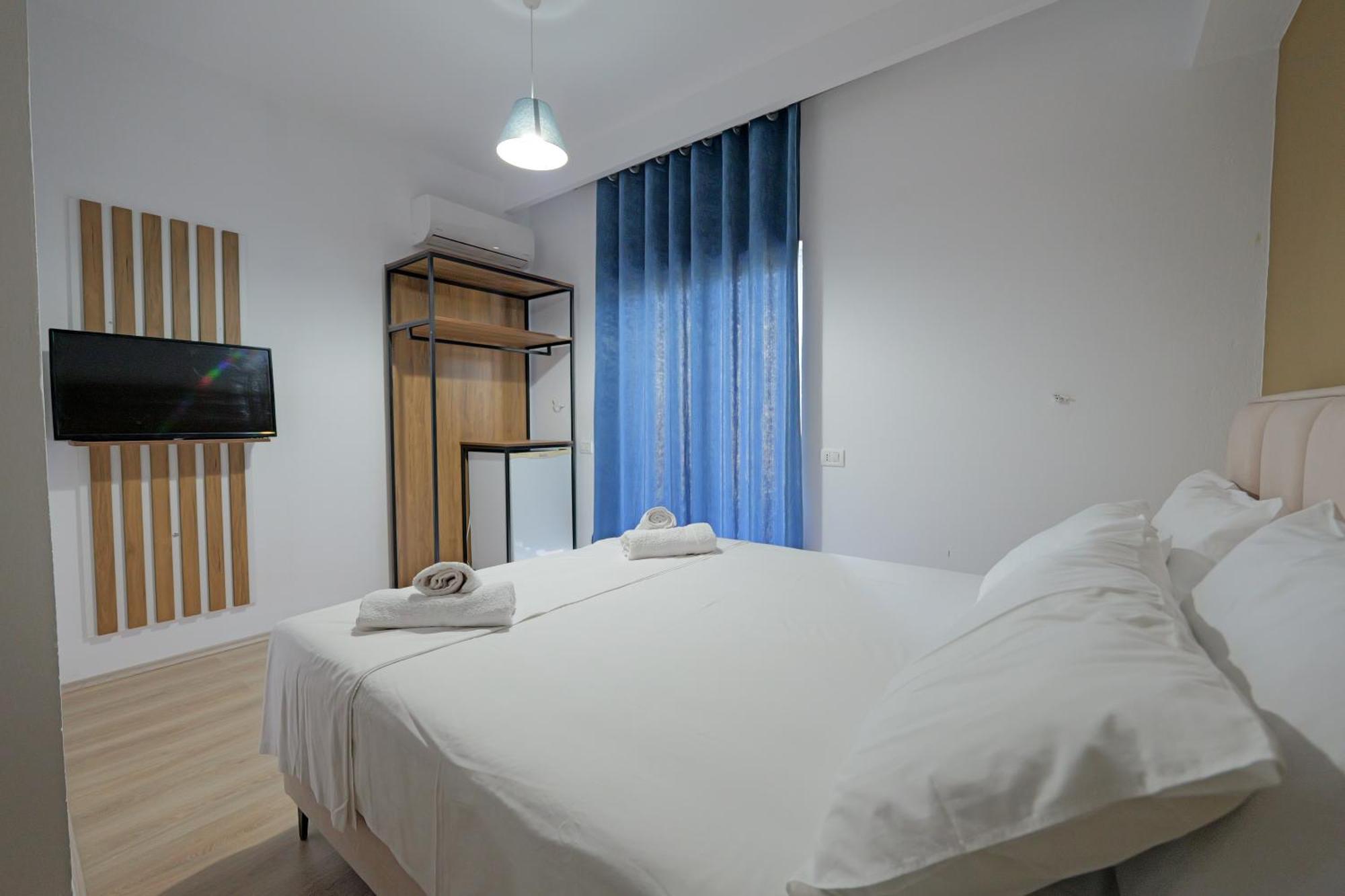 Hotel Holiday Саранде Екстериор снимка
