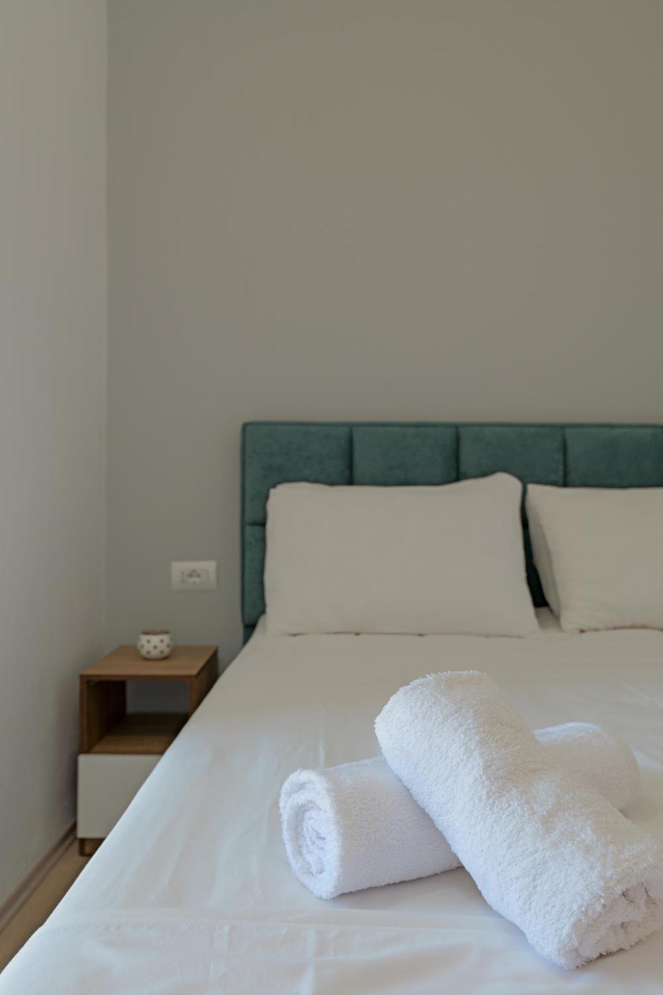 Hotel Holiday Саранде Екстериор снимка