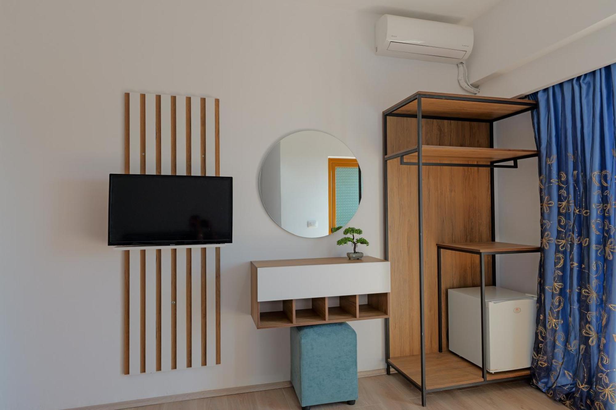 Hotel Holiday Саранде Екстериор снимка