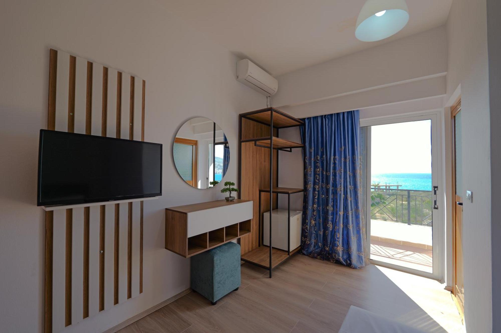 Hotel Holiday Саранде Екстериор снимка