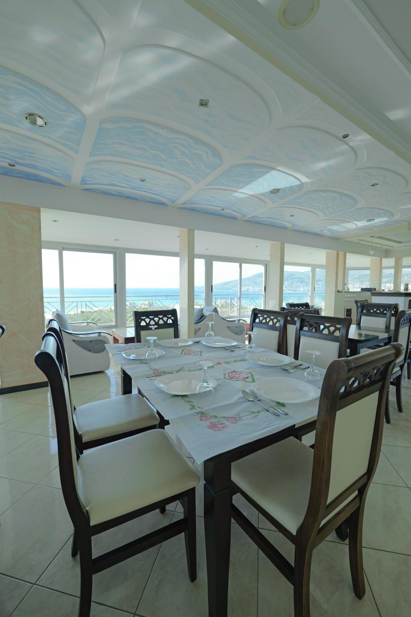 Hotel Holiday Саранде Екстериор снимка