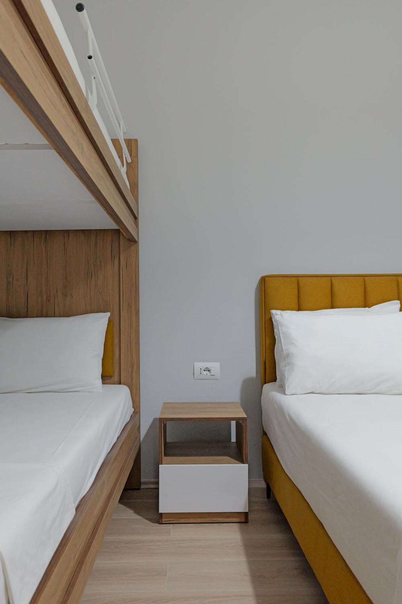 Hotel Holiday Саранде Екстериор снимка