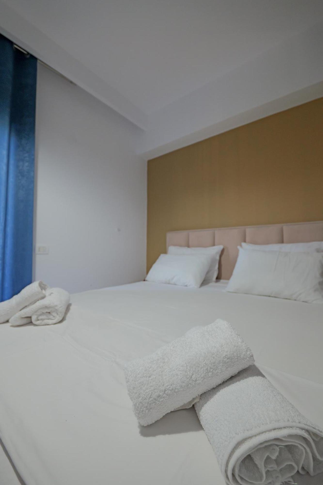 Hotel Holiday Саранде Екстериор снимка