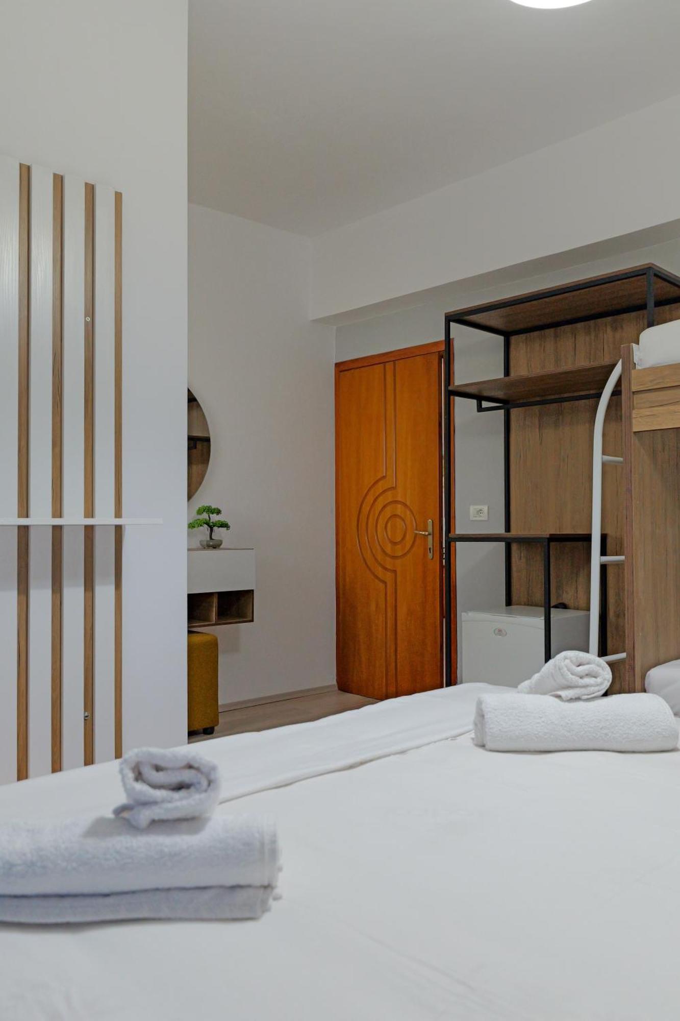 Hotel Holiday Саранде Екстериор снимка