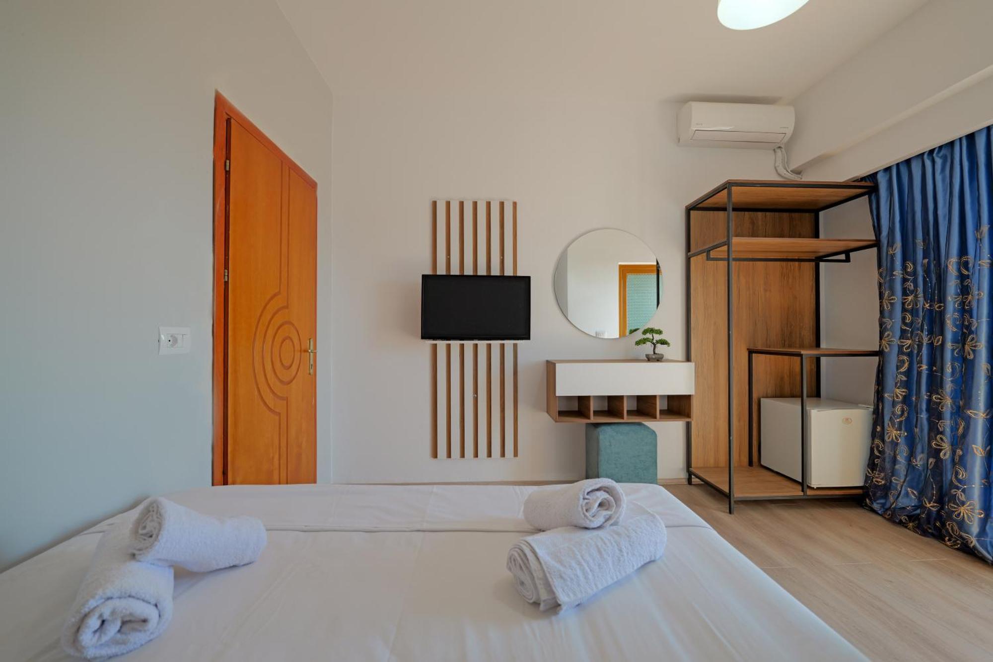 Hotel Holiday Саранде Екстериор снимка