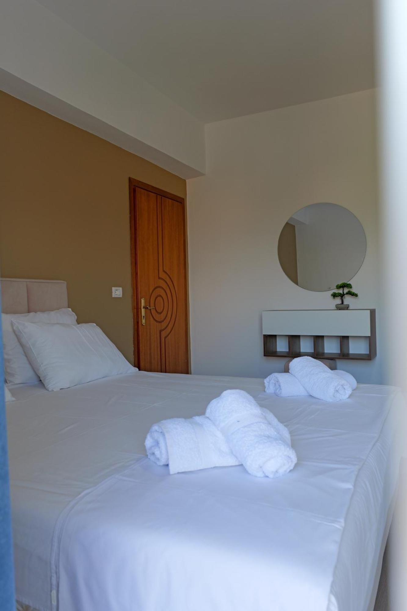 Hotel Holiday Саранде Екстериор снимка