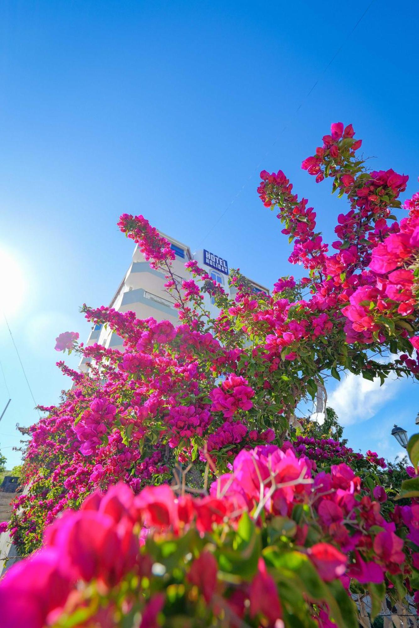 Hotel Holiday Саранде Екстериор снимка